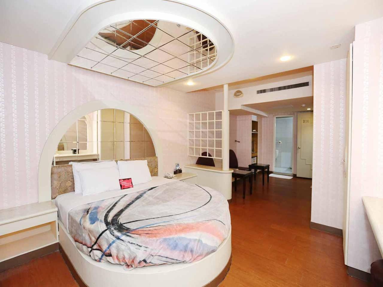 Midi Motel Tainan Branch Anping Esterno foto